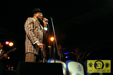 Derrick Morgan (Jam) with Soulfood International 12. This Is Ska Festival, Wasserburg Rosslau 28. Juni 2008 (6).JPG